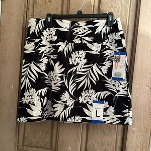 Women’s black and white skort new with tags